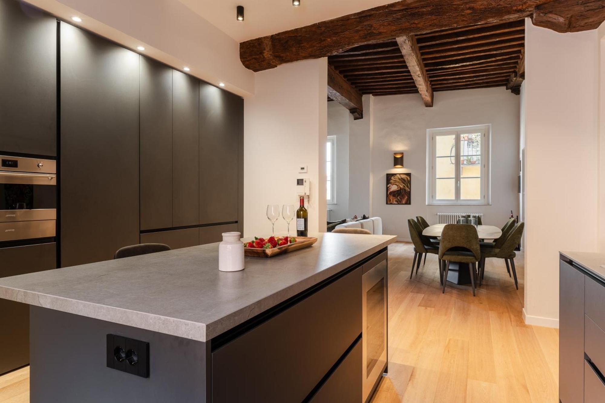 Chic Vibes And An Espresso Apartment Lucca